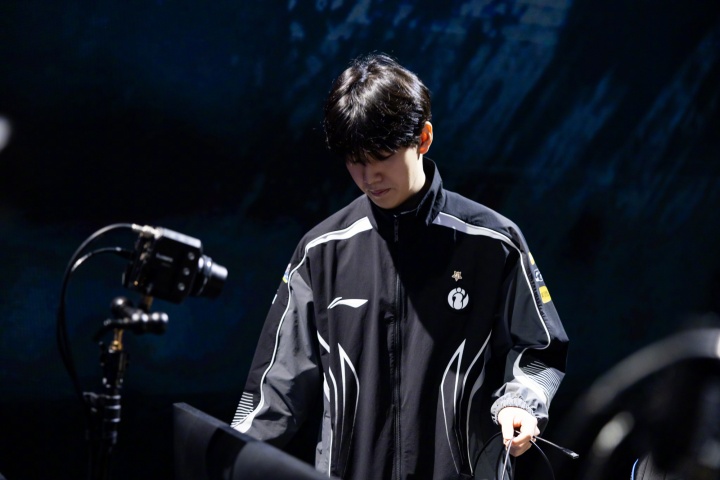 iG长文总结S15:不是每一次登攀都能抵达顶峰,2025我们不说再见!